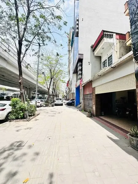 Bán nhà mặt phố Phạm Văn Đồng,Quận Bắc Từ Liêm 4 tầng, mặt tiền 4.7m