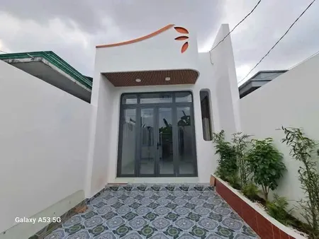 Chủ  gửi  bán  nhà  cấp  bốn  mới  hoàn  thiện. Diện  tích 4 x 26 Giá 1 tỷ 650 bớt  lộc
