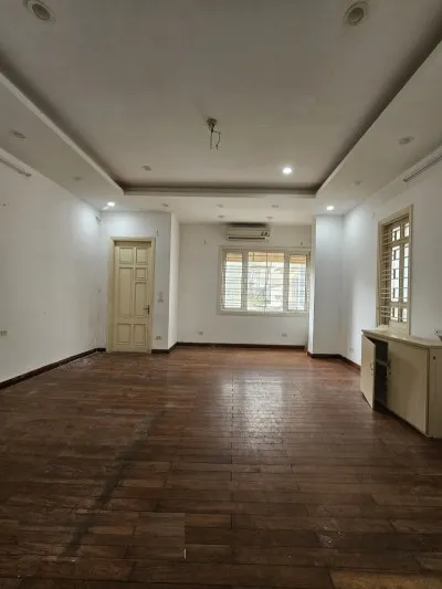 NHÀ PHỐ NGUYỄN CHÁNH, CẦU GIẤY, LÔ GÓC, ĐƯỜNG  Ô TÔ TẢI QUAY ĐẦU TRƯỚC NHÀ, MẶT TIỀN HƠN 5M, VÀI BƯỚC CHÂN RA MẶT PHỐ