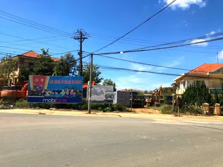 Bán đất mặt tiền đường khu dân cư trung tâm thị trấn Lạc Dương gần ngân hàng chính sách