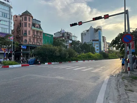 26 TỶ HOÀNG CẦU,DÂN XÂY CHẮC CHẮN,,KINH DOANH SẦM UẤT,Ở SƯỚNG 54 M2,MẶT TIỀN KHỦNG