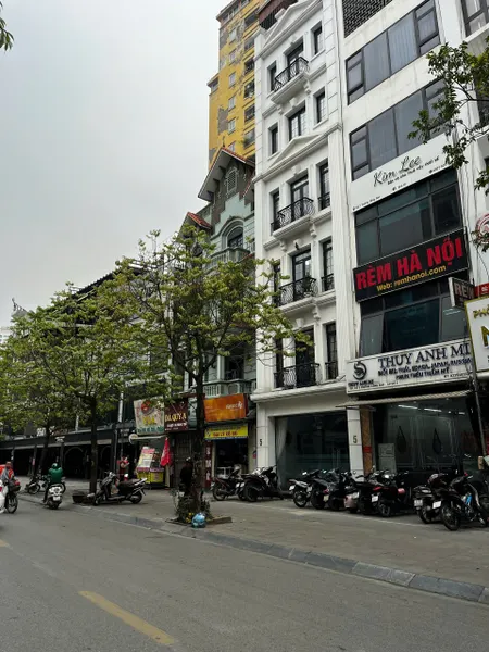 Mặt phố Văn Cao - tòa nhà văn phòng - 95m chỉ 68 tỷ