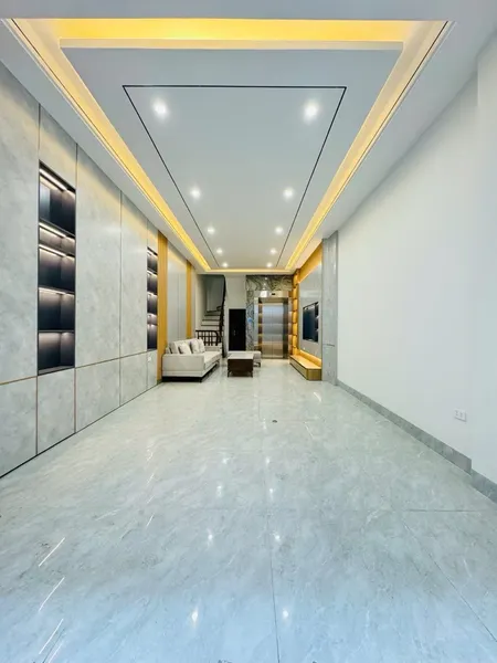 MẶT NGÕ PHỐ LÂM HA - HÀNG XÓM TRÍ THỨC - 8 TẦNG THANG MÁY - GARA 2 Ô TÔ - NGÕ THÔNG