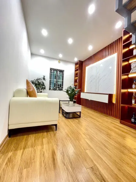 Nhà Lê Lai Tô Hiệu, 42m 5 tầng cách 1 nhà ra ô tô tránh, ngõ thông. Giá  chào 8 tỷ 99