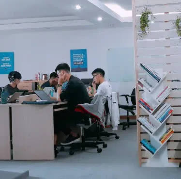 🏬 Cho thuê nhà 4 tầng, Quận 10, sát đường CMT8, 4x20m, nhỉnh 4x triệu