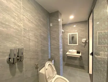 Khách sạn 8 tầng mặt tiền Hoàng Hoa Thám  dt 98m2 bán: 40 tỷ  lh:0988907857 nguyễn thành hồng