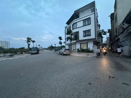 NHÀ CHÍNH CHỦ - GIÁ TỐT - Vị Trí Đẹp Tại Khu Phân Lô Tái Định Cư Ngọc Thuy, Long Biên, TPHN