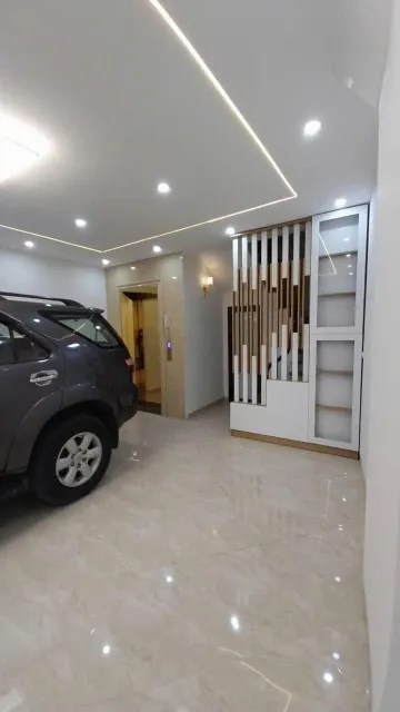 Bán nhà Trại Cá - Hai Bà Trưng, 45m2, nhà đẹp, thang máy giá cực sốc 11,9 tỷ
