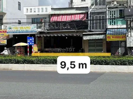 NHÀ MẶT TIỀN ĐƯỜNG NGUYỄN VĂN CỪ 9,5 x 18,7 LỘ 20M