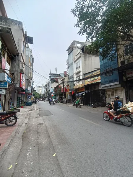 Bán nhà Mặt phố Đê La Thành (Đống Đa) 43m, 3 tầng, mt 3.5m, giá 14 tỷ