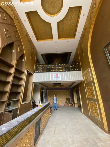 Chuyển nhượng Karaoke Kingdom Hạ Long, Quang Ninh, 8 tầng x 200m2, miễn TG