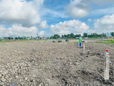 9,43m x 23,6m ( 209,8m2 ) CÁCH NHỰA NGUYỄN THỊ LẦU 50M  giá 599tr Quê Mỹ Thạnh Tân Trụ Long An