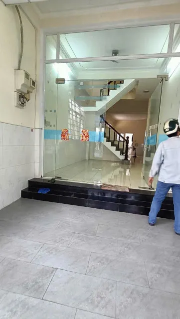 13. Cho thuê nhà trệt 2 lầu 7 triệu Đề Thám