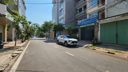 Mặt đường Đào Nhuận - Trại Lẻ, 90m , đường 15m, giá 7.2 tỉ