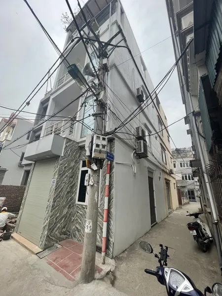 nHÀ ĐẸP DÂN XÂY, NGÕ THÔNG, LÔ GÓC, 7 CHỖ ĐỖ CỬA,QUA NHÀ, GIÁ CỰC NGỌT NÀO