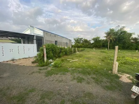 BÁN NHANH 2200M2 ĐẤT Ở NGAY CHỢ, TRƯỜNG HỌC, GẦN KHU CÔNG NGHIỆP ĐANG XÂY. GIÁ 190 TRIỆU