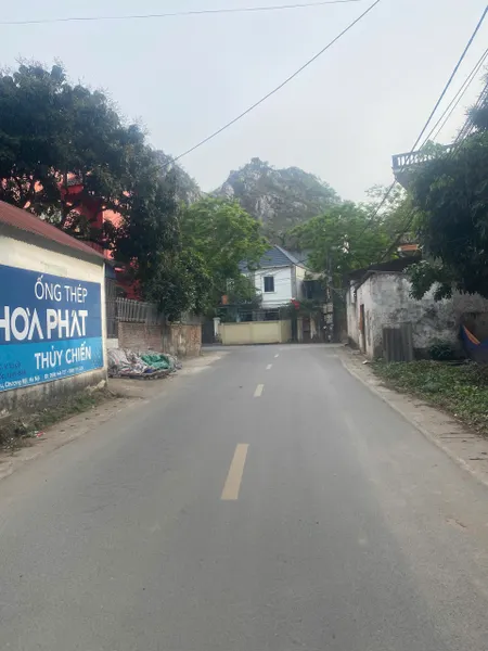 mặt đường liên xã tại Phụng châu 
71,5m đã trừ lưu không 
măt tiền đẹp xe ô tô qua quá là hợp lý .liên hệ em : 0982772877