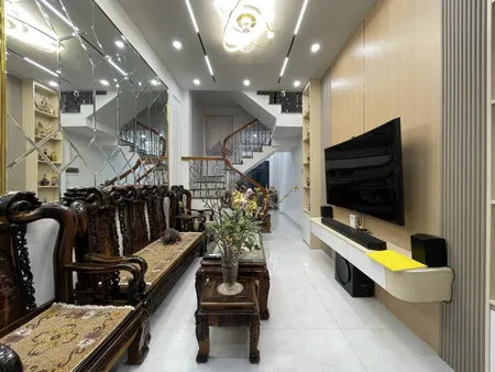 Bán nhà đường Nguyên Hồng, Ba Đình, nhà đẹp full nội thất, 2 mặt thoáng, ngõ rộng