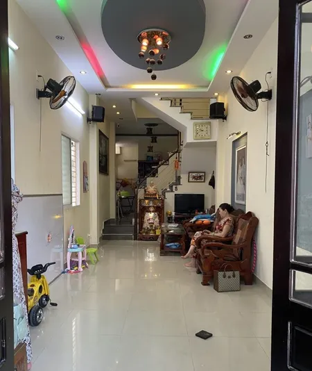 ► Nhà Kiệt Hoàng Diệu, gần Nguyễn Văn Linh, kẹp kiệt thoáng, 55m2, 3 mê đúc, sân rộng, 3.65 tỷ