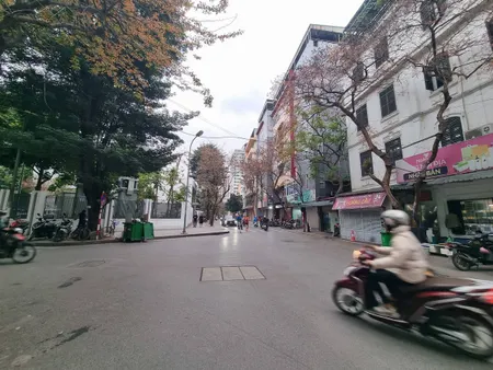 BÁN NHÀ QUỐC TỬ GIÁM. ĐỐNG ĐA. 54M2 4 TẦNG MT 4M GIÁ 17,9 TỶ- PHÂN LÔ- OTO TRÁNH- VĂN MINH ĐỈNH CAO
