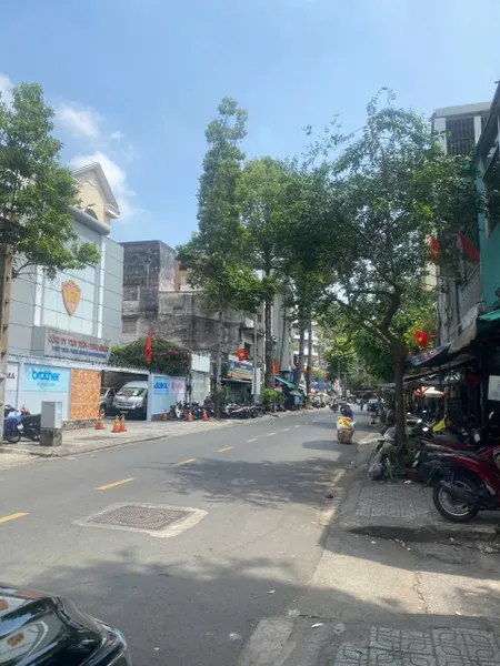 *NHÀ MỚI ĐẸP- HẺM 4MH- SÁT MẶT TIỀN CAO ĐẠT-TRẦN BÌNH TRỌNG 3TẦNG, VÀO Ở NGAY