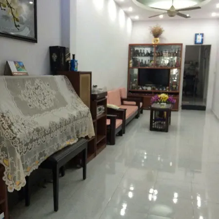 GIÁ MỀM NHẤT QUẬN 1 P. CÔ GIANG- VÕ VĂN KIỆT - 19 TỶ -Dt: 42.8m2 ngang 2.8 dài 18m - xây 5 tầng BTCT gồm 1 trệt 1 lửng 2 lầu sân thượng. Gồm 5 phòng ngủ, 3 toilét . TEL: 077 888 5818 CHUYÊN BDS SÀI GÒN