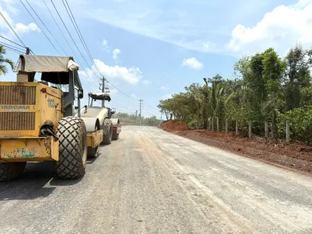 4 LÔ  MẶT ĐƯỜNG NHỰA CỦA 19 tháng 5 PHƯỜNG EAKAO TRỤC CHÍNH SANG EAKAO