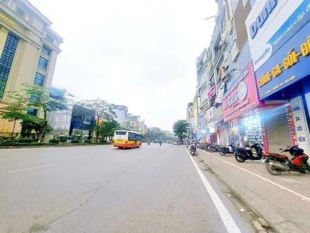 Mặt ,phố Xã Đàn víp nhăt Đống Đa ,giá siêu ngon, 1 mặt phố ,1 mặt ngõ phía sau,vỉa hè sân bóng,kinh doanh đỉnh cao,dòng tiền 45tr/tháng,66 m2, 30 tỷ