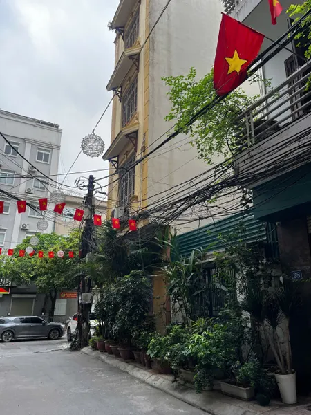 Phố Quần Ngựa - ô tô tránh - vỉa hè - KD - 80m - MT 4.5m vuông đẹp