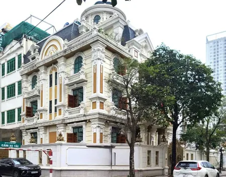 SIÊU BIỆT THỰ LÔ GÓC 3 MẶT THOÁNG – CẦU GIẤY – 236M² – MẶT TIỀN 20M – 4 TẦNG ĐẲNG CẤP – SÂN VƯỜN RỘNG – VỊ TRÍ ĐẮC ĐỊA