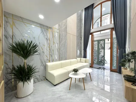 HIẾM CHDV TRUNG TÂM CẦU GIẤY-60x6,MT=5M,ÔTÔ ĐỖ CỬA,CÁCH PHỐ 10M, NHỈNH 16TY,DT 1TY/NĂM