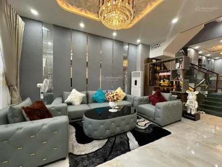 ĐẦU TƯ KHAI THÁC DÒNG TIỀN - GIỮ TIỀN ! Nhà đẹp 3 tầng 4 phòng ngủ, gần chợ Phạm Văn Hai - Giá chỉ 3.55 TỶ