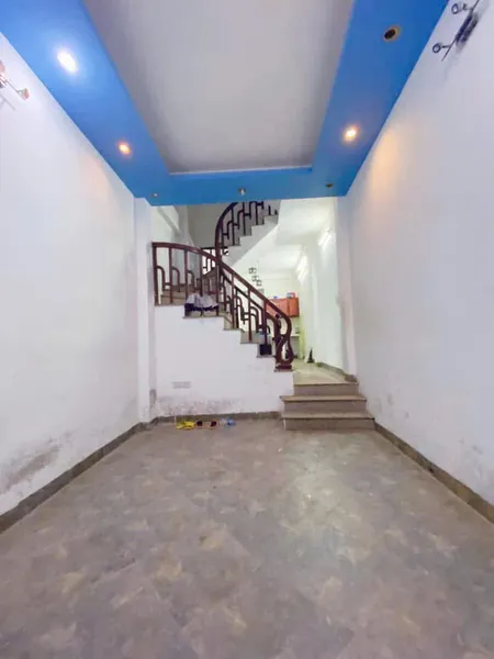 Cho thuê nhà nguyên căn ngõ 111 Giáp Bát 4 tầng x 35m2, 5 ngủ, 10.5tr ở gđ, nhóm