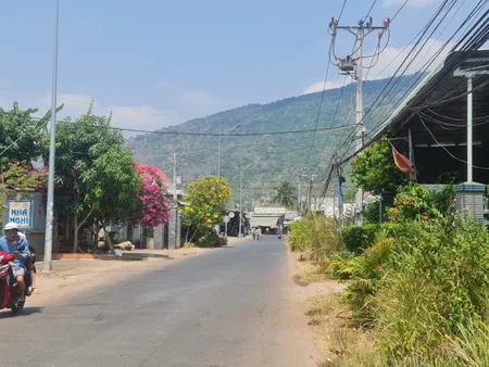 Bán đất 2MT đường Hồ Núi Le trấn Gia Ray Huyện Xuân Lộc 15m MT giá 3 tỷ 750 tr