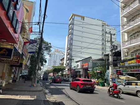 cần bán nhà NGUYỄN THIỆN THUẬT 2 mặt tiền 204m2 gia 70 ty lh e Hai