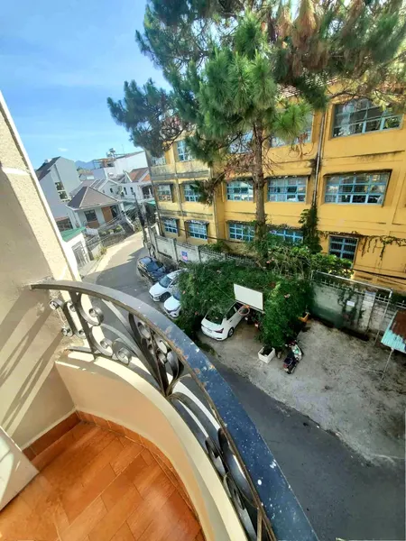 Bán nhà đối diện trường học Lam Sơn P6 Đà Lạt.