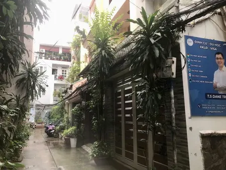 GIÁ MỀM NHẤT QUẬN 1: 19.5 TỶ - Cống Quỳnh-  NHÀ ĐẸP 4 TẦNG HẺM XE HƠI, KINH DOANH, - Nhà mới đẹp ( 4 x 18.9m ) công nhận đủ 75.6 m2, diện tích sàn là 244,1m2 hoàn công đầy đủ.- 7 phòng NGỦ-  6 Wc- TEL: 077 888 5818 CHUYÊN BĐS SÀI GÒN