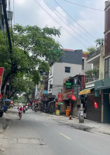 đất mặt phố ĐÊ LA THÀNH, chỉ hơn 300 tr/m, lô góc, mặt tiền 6.6m, gần ngã 5 ô chợ dừa, cần tiền giảm mảnh