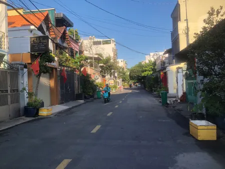 ☘☘☘NHÀ MỚI NỘI THẤT SANG CHẢNH (XE HƠI NGỦ TRONG NHÀ) - HẺM THẲNG 8M BƯỚC RA NGUYỄN OANG 100M - GẦN TRƯỜNG ĐẠI HỌC TRẦN ĐẠI NGHĨA 🌾GIÁ 14 TỶ TL☘☘☘,
,
Hẻm 7m 220 Nguyễn Oanh
,
🍀Kết cấu : 4 x 23m, Nở hậu 4.3m. 1 hầm, 3 lầu, sân thượng, 5 Phòng ngủ(tole tron