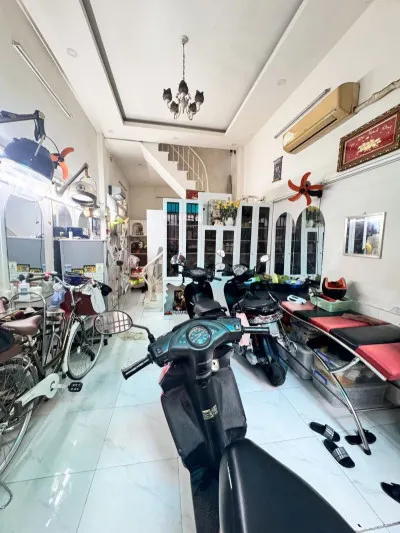 HOÀNG HOA THÁM P7 BÌNH THẠNH - HẺM RỘNG - NHÀ 2 TẦNG Ở NGAY - GIÁ 5.3 TỶ.
