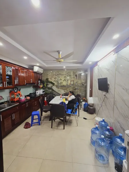 PHÂN LÔ ÔTÔ TRÁNH NGUYỄN VĂN HUYÊN CẦU GIẤY 70M*5T chào 25 TỶ, KINH DOANH, NHÀ RẤT ĐẸP, THOÁNG TRƯỚC SAU, Ô CHỜ THANG MÁY.