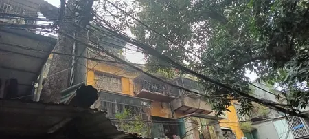 Nhà kinh doanh tại khu tập thể Nguyễn Công Trứ, trung tâm quận HBT - ô tô đỗ cửa - khu vực hiếm nhà bán