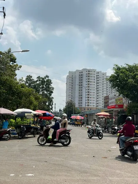 Bán đất 2 mặt tiền chợ đầu mối, 271m2, giá 13.5 tỷ