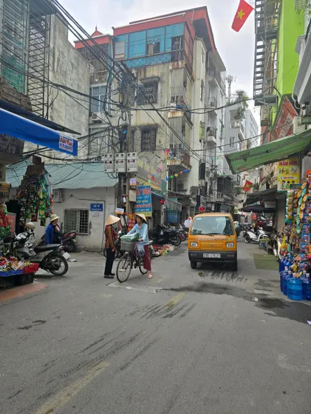 CHẤT NHƯ NƯỚC CẤT – NHÀ ĐẸP CỰC GẮT PHỐ NGUYỄN PHÚC LAI, 3 GIÂY NHÌN – 1 GIÂY YÊU – 0 GIÂY DO DỰ