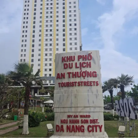 - Biển Mỹ Khê, Bán đất tặng nhà 5 tầng, đường Lâm Hoành, hiện đang có 18 phòng cho thuê thu nhập 60tr/tháng và diện tích đất 1.085m2.