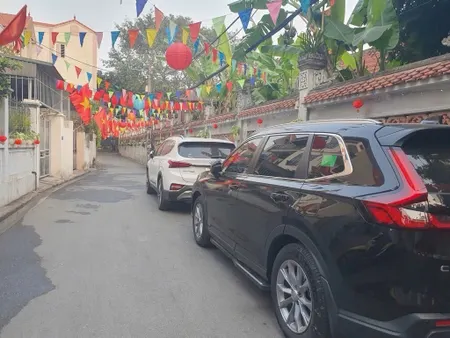 Việt Hưng 60m2 mặt tiền 5m ô tô 7 chỗ đỗ cửa Giá 6.8 tỷ.Ô tô 7 chỗ đỗ cổng.