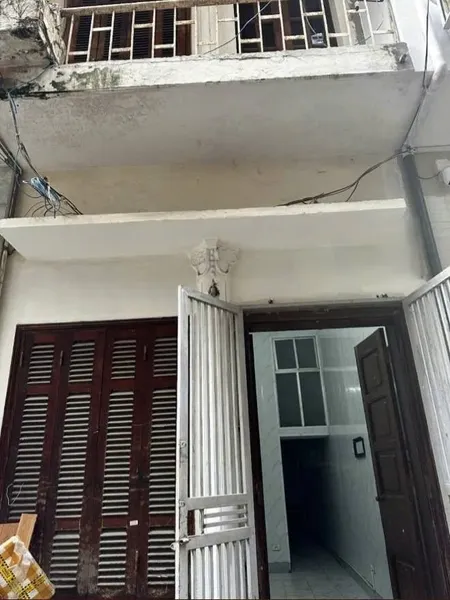 Cho thuê nhà ngõ 156 Hồng Mai 3 tầng x 30m2, 9 Triệu, 3 ngủ, ô tô tận cửa