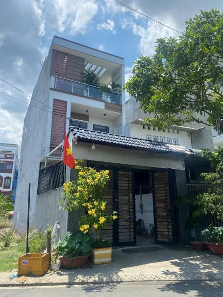 ✅✅Cho thuê nhà QL1A sát gò vấp phường Thạnh Xuân q12
👉 đường nhựa thông tứ phía
👉 Dt 5*20 
👉Có sân ô tô🚗, 4 pn 4 tolet, phòng thờ 

👉nội thất : giường , tủ đồ , tủ bếp rộng . Máy lạnh từng phòng , camera an ninh đầy đủ.... 

❌️ Giá 13tr/tháng 👉 ưu tiên kh