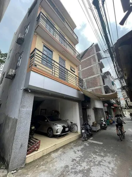BÁN NHÀ GẦN  HỌC VIÊN TÀI CHÍNH - BẮC TỪ LIÊM - DT82M2 - 4 TẦNG - GIÁ 8.8TỶ - NGÕ Ô TÔ  THÔNG