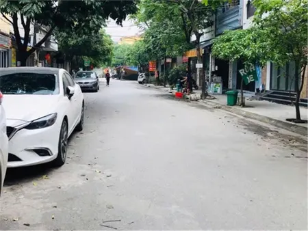 Mặt Phố Bồ Đề dtích 240m,3 tầng,mt 6m,đg ô tô tránh,sân vườn,gara,kdoanh,giá 49.x tỷ